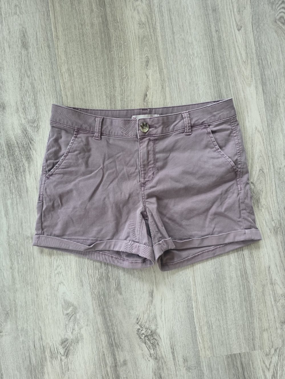 So Favorite Midi sz 9 Stretch Lavender Cuffed shorts